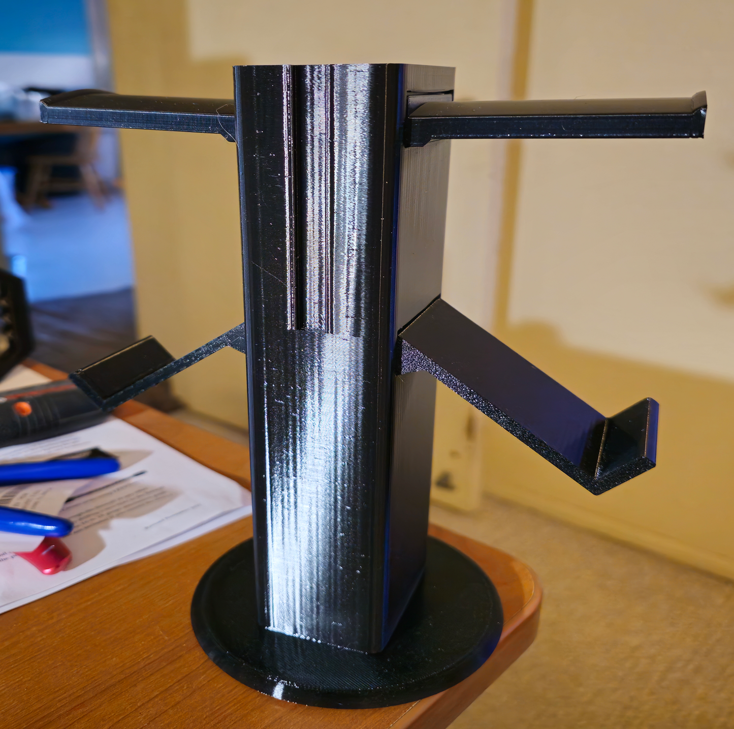 Controller/Headphone Holder Tower
